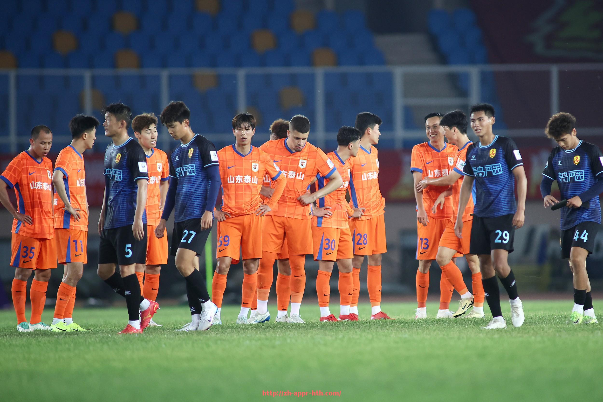 华体会hth官方网站下载-英超球员同队合作的体育默契与战术应用